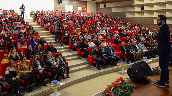 KSÜ’de “Mutluluk ve Başarının Psikolojisi” Konulu Konferans Verdi