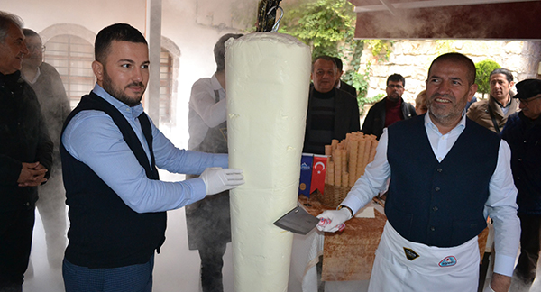 Kervancıoğlu'ndan Tarihi Konakta Dondurma Şov