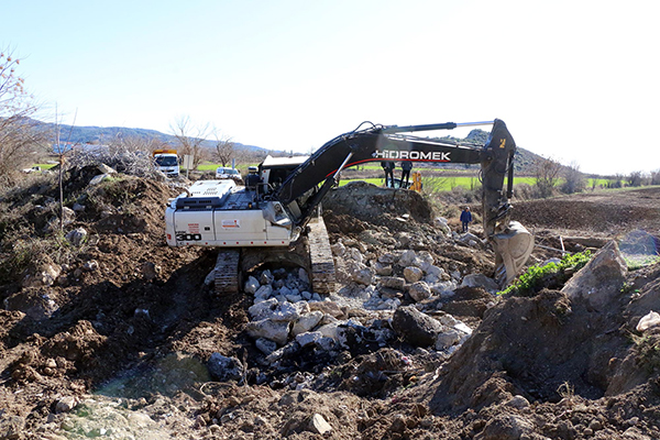 Büyükşehir Belediyesi Andırın İlçesinde 14 mahalleyi bağlayan yeni köprü yapımına