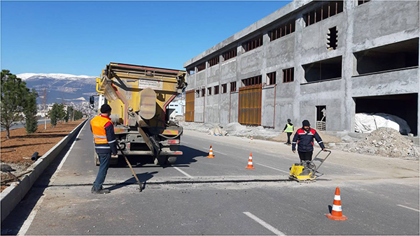 Büyükşehir Belediyesi yol yapım ve onarım çalışmaları kapsamında yollarda soğuk