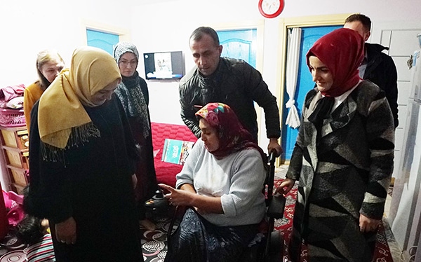 Büyükşehir Akülü Araba Dağıtmaya Devam Ediyor