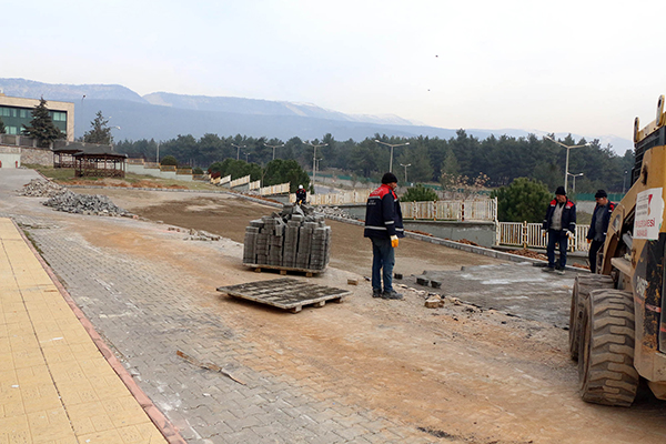 Büyükşehir Belediyesi Okullarda Çevre Düzenlemesine Devam Ediyor