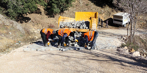 Kahramanmaraş Büyükşehirden Andırın Mahallelerine 7 bin m2 Parke