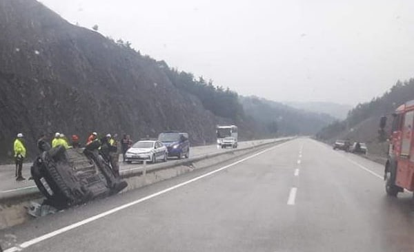 Orta Refüje Devrilen Araçta 1 Kişi Öldü, 3 Kişi Yaralandı