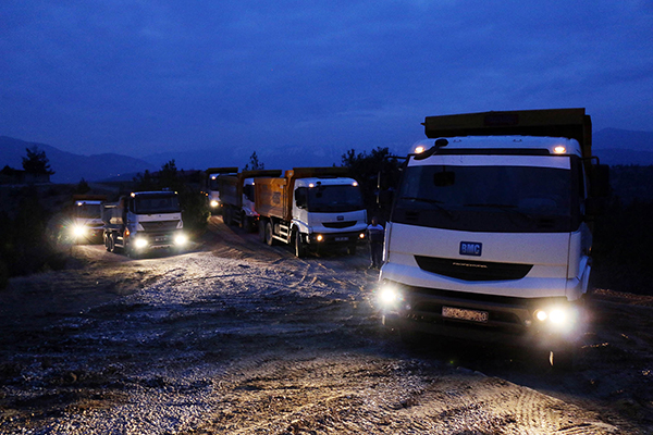 Büyükşehir gece gündüz çalışıyor