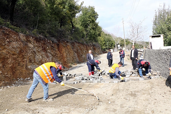 Efirağızlı Mahallesi’ne 8 Bin Metrekare Kilit Parke