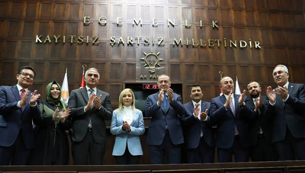 İYİ Parti'den istifa edip AK Parti'ye geçti