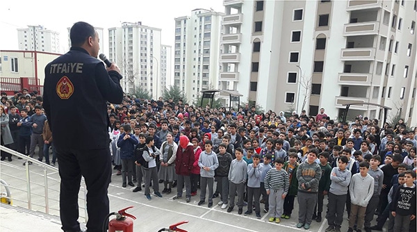 Okullarda yangın ve deprem eğitimleri