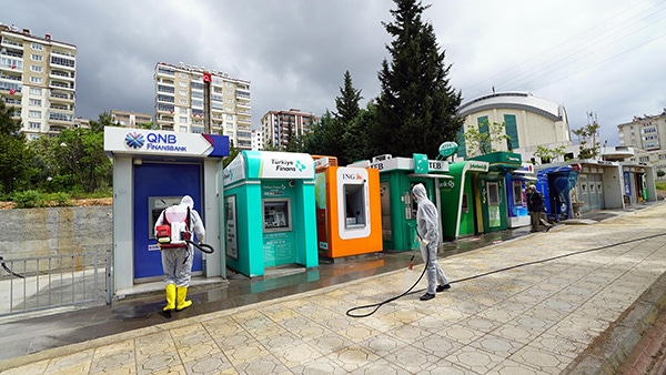 Bankamatikler İlaçlanarak Dezenfekte Ediliyor