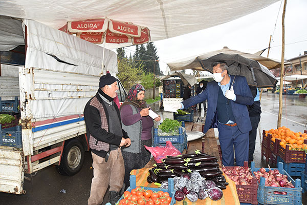 Pazar Esnafından İşgaliye Ücreti Alınmadı Maske Ve Eldiven Dağıtımı Yapıldı