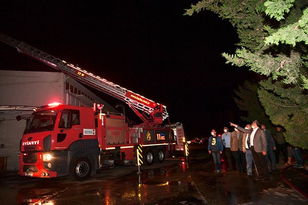 Başkan Güngör, yangın yerinde incelemelerde bulundu