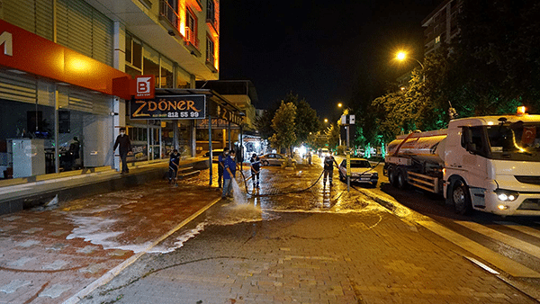 Caddelerde Bayram Temizliği Yapıldı