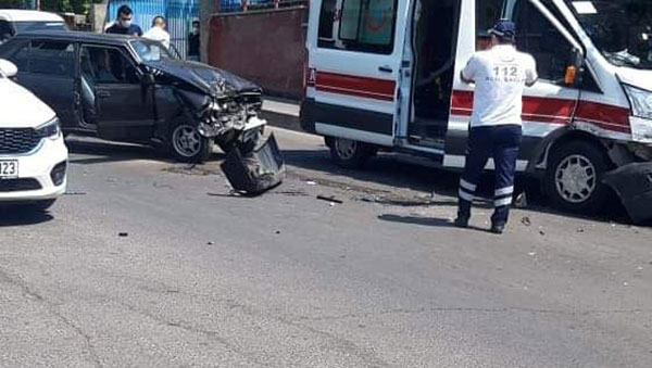 Kahramanmaraş’ta ambulansla otomobilin çarpışması