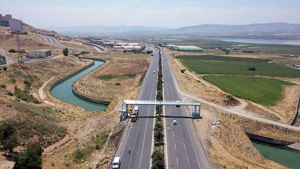 Kayseri Yolu Üzeri Üst Geçit İnşaatı Devam Ediyor