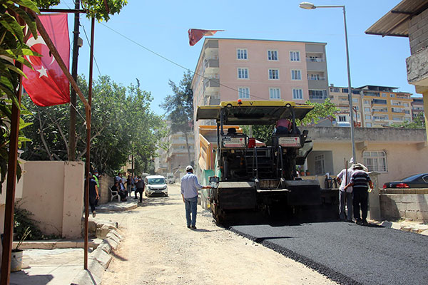 Pazarcık Menderes Mahallesine Sıcak Asfalt Seriliyor