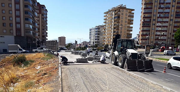 KMBB Bordür Ve Parke Çalışmalarına Devam Ediyor