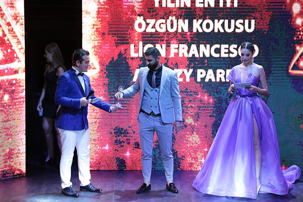 LİON FRANCESCO AFROZY PARFÜM YILIN KOKUSU SEÇİLDİ