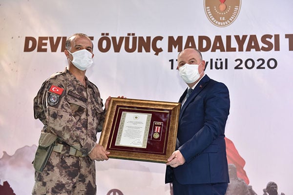 Şehit Aileleri Ve Gazilere Devlet Övünç Madalyaları Verildi