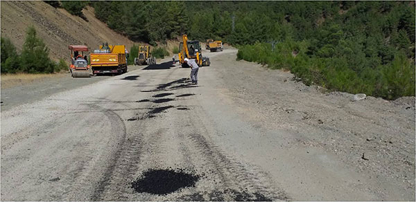 Ayşepınarı Grup Yolunda Bakım Çalışmasına Devam Ediliyor