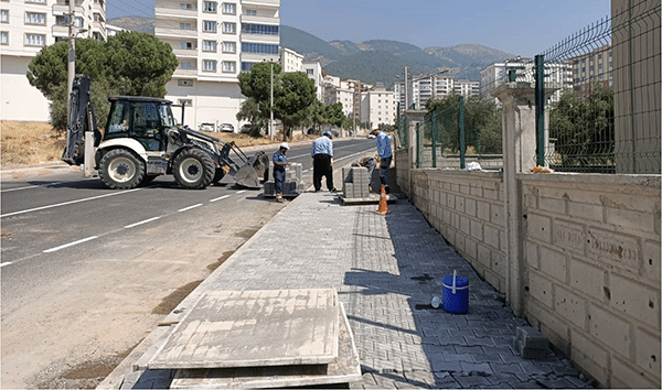 Kaldırım Ve Parke Çalışmaları Devam Ediyor