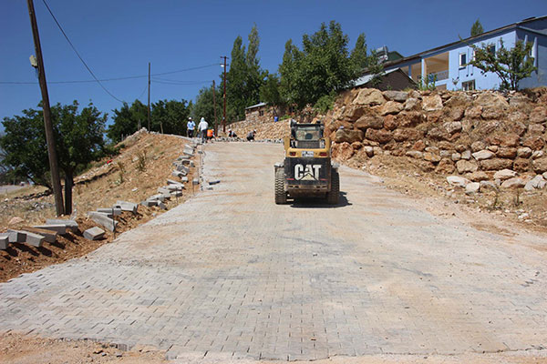 Karaçar’da Yol Çalışmaları Devam Ediyor