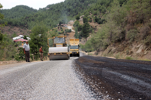 Topçalı-Reyhanlı Grup Yolunda sathi kaplama