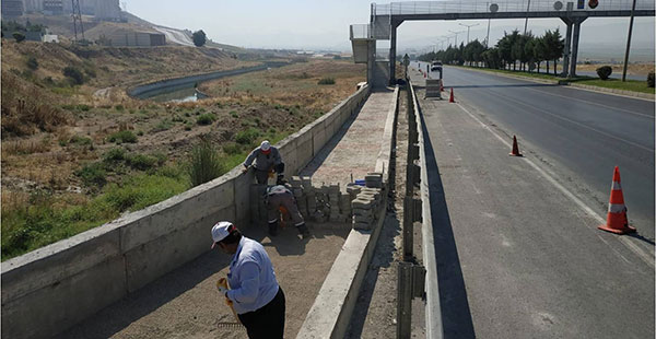 Öğrenciler İstemişti Üst Geçide Yaya Yolu Yapılıyor