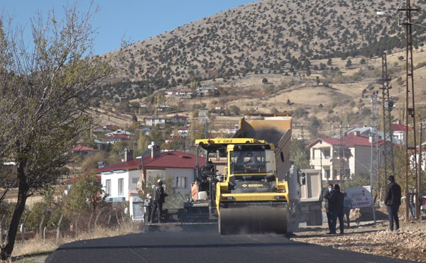 Büyükşehir Belediyesi Nurhak’ta asfalt