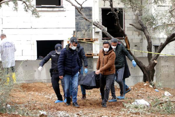 Kahramanmaraş’ta, inşaatın yanında erkek