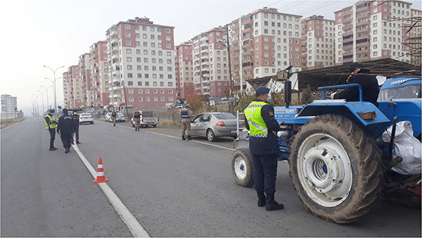 Kahramanmaraş’ta jandarma trafik ekipleri,