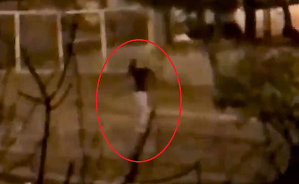Alkollü Genç Kız Geceyi Birbirine Kattı Kahramanmaraş’ta alkollü olduğu iddia edilen genç, kontrolünü kaybedince kendine zarar