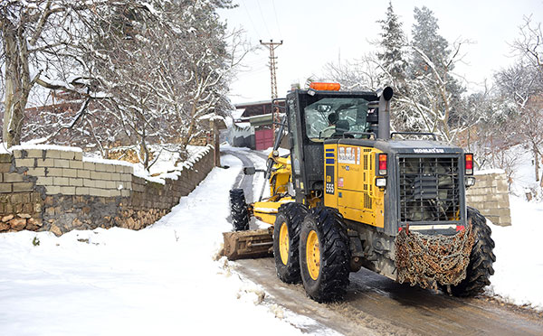 Dulkadiroğlu Belediyesi Fen İşleri Ekipleri, etkisini artıran kar yağışı sonrasında