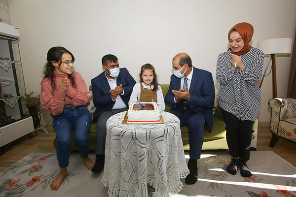 Şehit kızına emniyet müdüründen doğum günü sürprizi Kahramanmaraş Emniyet Müdürü