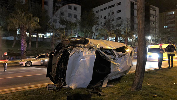 Kahramanmaraş’ta kavşakta çarpışan iki otomobil paramparça oldu Bu kazadan sağ
