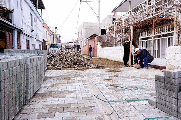 Dulkadiroğlu Belediyesi Fen İşleri Müdürlüğü ekipleri, ilçe genelinde sürdürdüğü asfalt