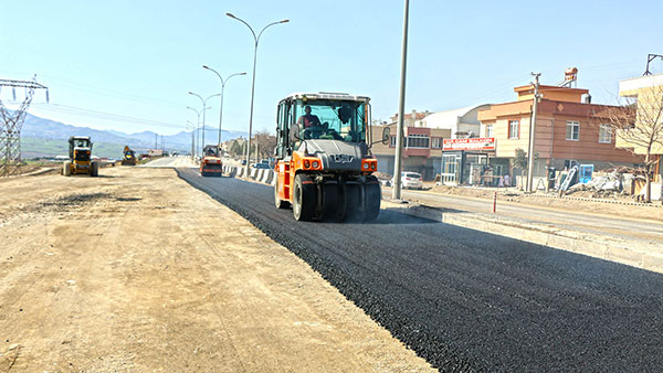 Kahramanmaraş Büyükşehir Belediyesi, Mehmet Ali Kısakürek Bulvarı’nın Ağcalı ve Sümbüllü