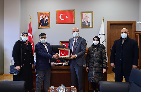 Her fırsatta şehit ve gazi yakınlarına desteğini dile getiren Dulkadiroğlu