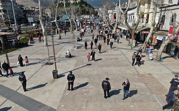 Kahramanmaraş’ta polis ekipleri, hafta sonu kısıtlamasından muaf olan vatandaşlara yönelik