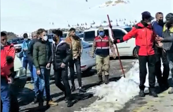 Kahramanmaraş’ta kayak merkezinde görevliler