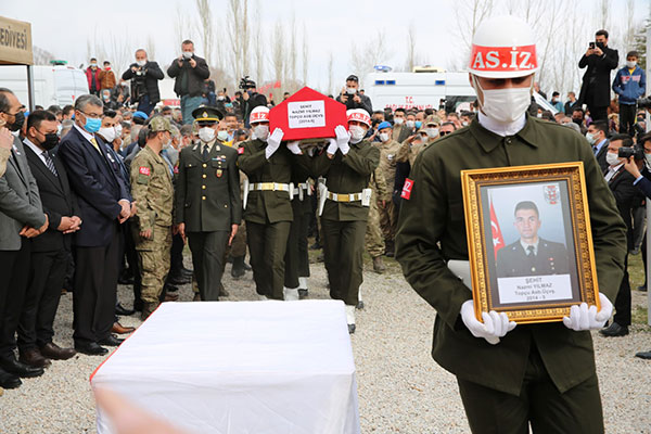 Bitlis’teki helikopter kazasında&nbsp;şehit&nbsp;olan Topçu Astsubay Üstçavuş&nbsp;Nazmi Yılmaz’ın (28) cenazesi, memleketi&nbsp;Kahramanmaraş’ın