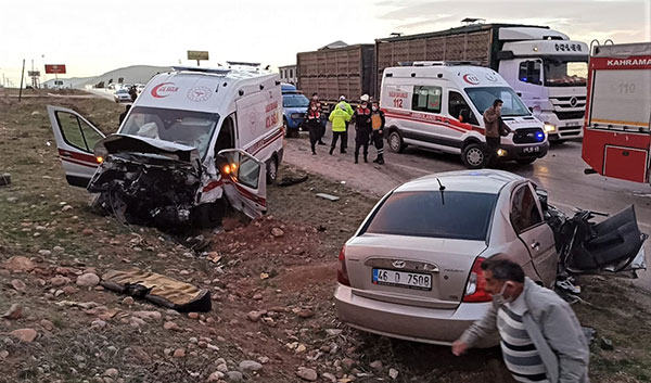 Elbistan yolunda ambulans ile otomobil çarpıştı: 3 ölü 3 yaralı