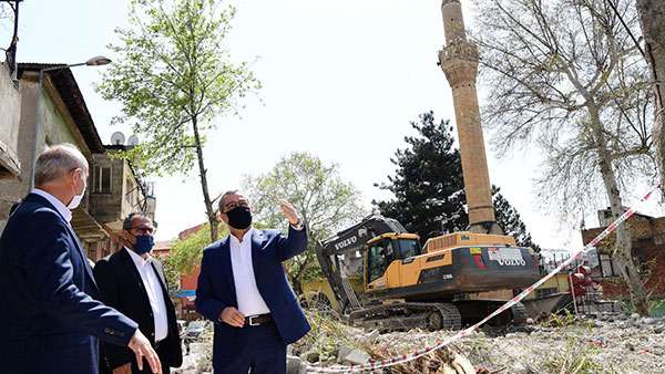 Sarayaltı – Kanlıdere Bağlantı Yolu Projesi kapsamında başlatılan çalışmaları inceleyen