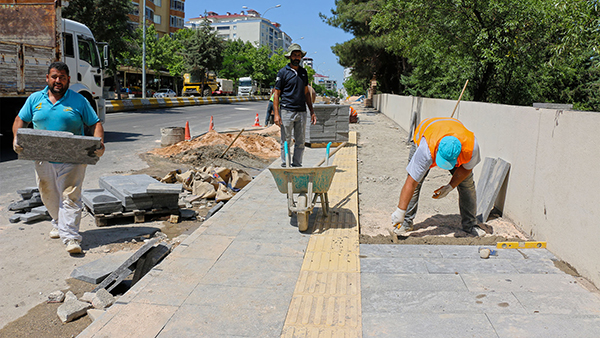 Büyükşehir’den 3 İlçeye 57 Bin Metrekare Parke Çalışması