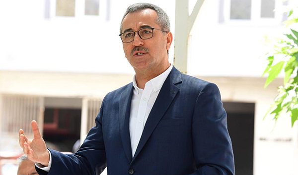 Çağlayancerit’te parti teşkilatı, muhtarlar ve vatandaşlarla bir araya gelen Büyükşehir