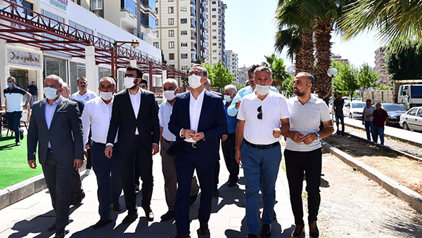 Onikişubat ilçesine bağlı İstiklal Mahallesi’nde yer alan Uzun Çarşı esnafını