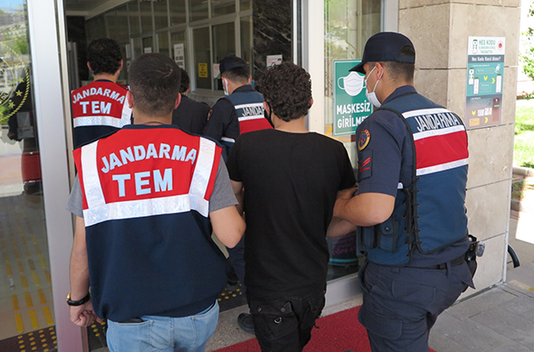 Kahramanmaraş’ta DEAŞ operasyonu: 4 gözaltı Kahramanmaraş’ta jandarma terörle mücadele ekipleri tarafından düzenlenen DEAŞ operasyonunda örgütünün