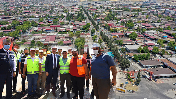Kentin ticari odak noktalarından Küçük Sanayi Sitesi’nde başlatılan alt yapı