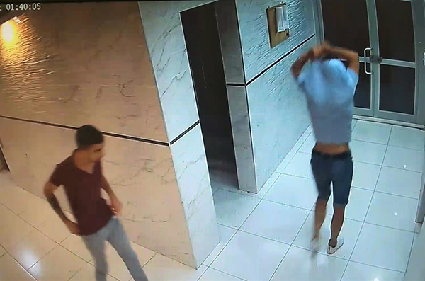 Kahramanmaraş’ta motosiklet hırsızları önce kameraya sonra polise yakalandı.Alınan bilgilere göre,