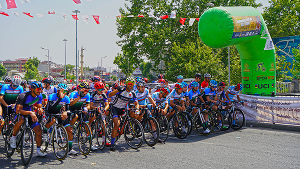 Grand Prix Erkekler Yarışı Kentin Zirvesiyle Start Aldı