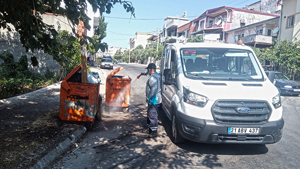 Büyükşehir Belediyesi ilaçlama ekipleri,